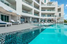 Club Suite-Rum Point - Image 4