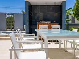 Valentino Villa - Image 4