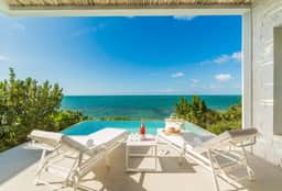 Oceanfront One Bedroom - Imagen 5