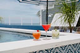 Sea Breeze Beach Villa - Image 4