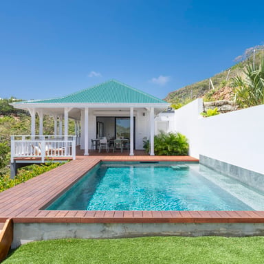 Point Grace pool with swim-up bar, Turks & Caicos