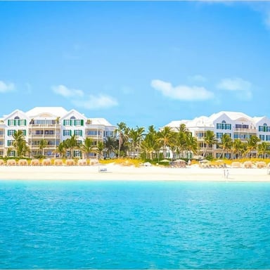 Complexe hôtelier Point Grace sur une plage de sable blanc, îles Turques-et-Caïques