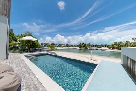 5BR Lagoon Villa + Guest House 16 - Imagen 1