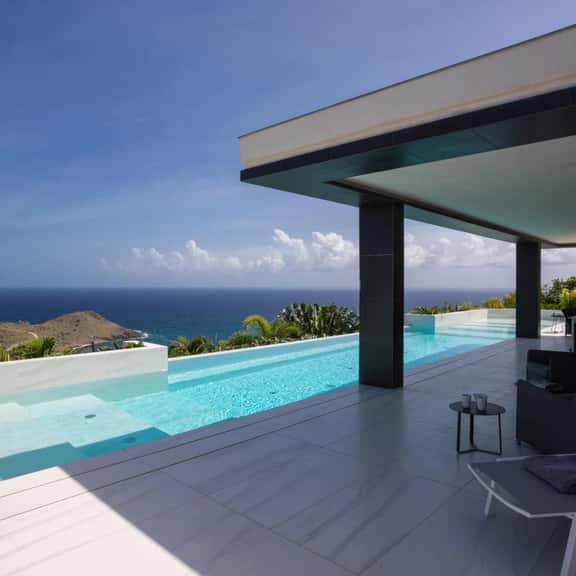 Villa Rose Dog - Image 1