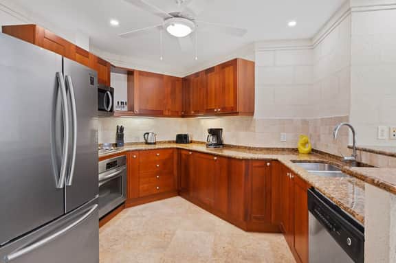 Royal Apt 214 3BR - Image 5