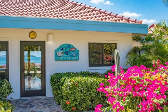 Beach Dreams 4BR+Bed - Image 4