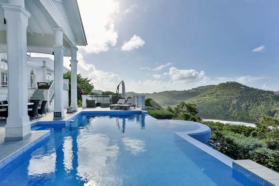 Cayman Villa 3BR - Image 3